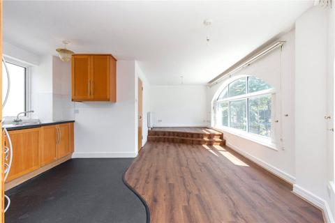 2 bedroom end of terrace house to rent - Shacklewell Street, London, E2