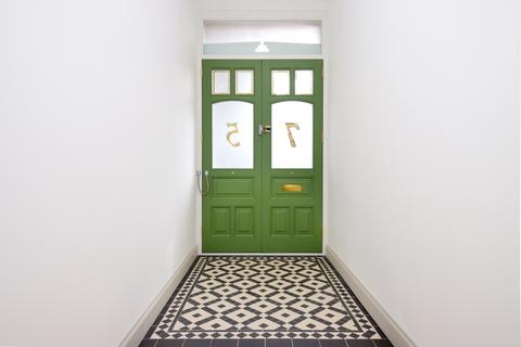 Flat 2, 77 Selborne Road, London, N14 7DE