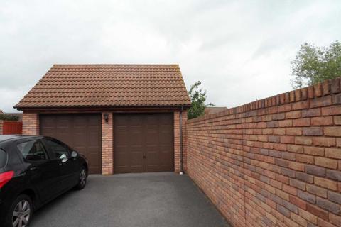 2 bedroom apartment to rent, Pastures Avenue, St Georges