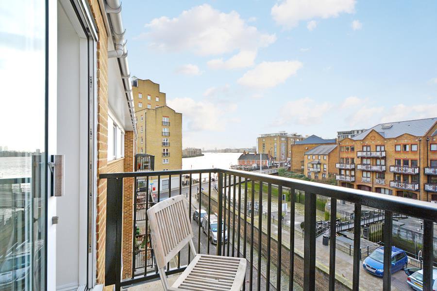 Lockview Court Narrow Street Limehouse 2 bed apartment £570,000