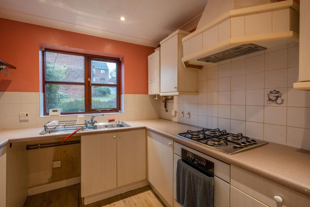 Avranches Avenue, Crediton, EX17 2 bed detached house £265,000
