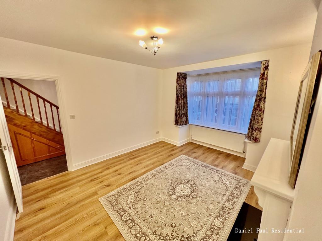 Carlyle Road 3 bed end of terrace house £2,496 pcm (£576 pw)