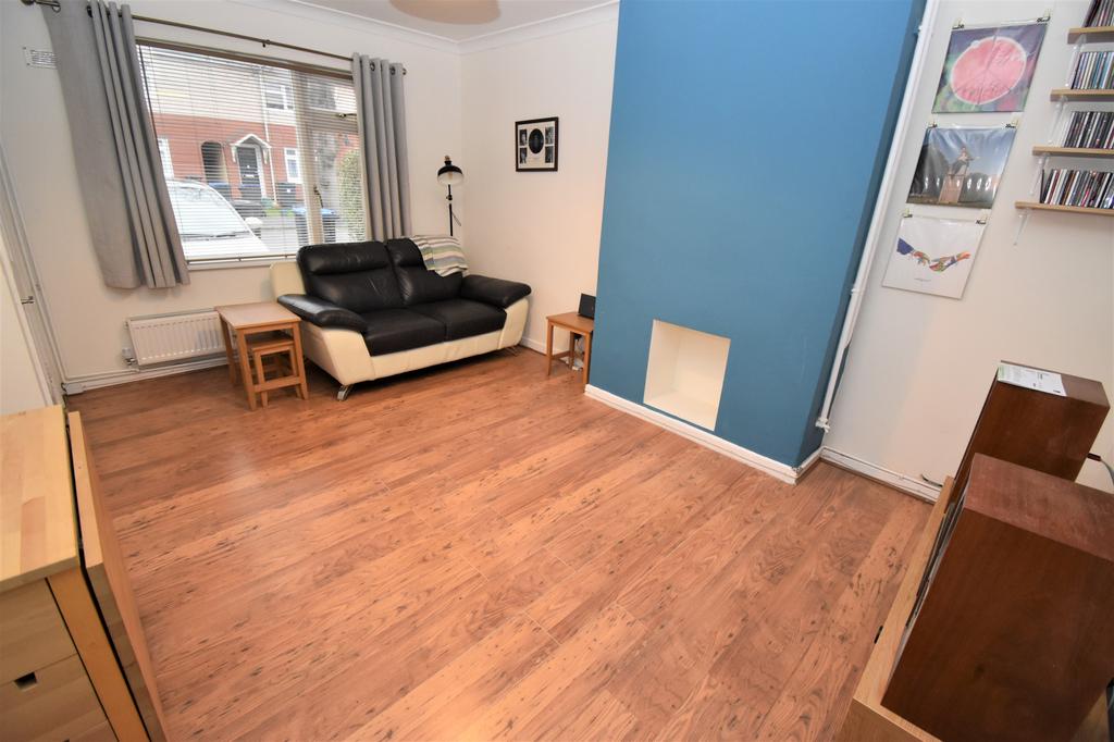 Wathen Road, Warwick, CV34 5BA 2 bed terraced house £225,000