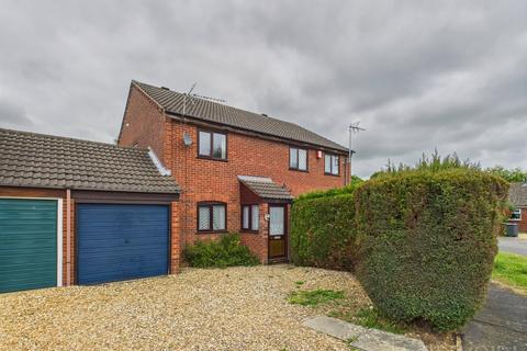 2 bedroom semi-detached house to rent, Henrys Court, Watton, IP25