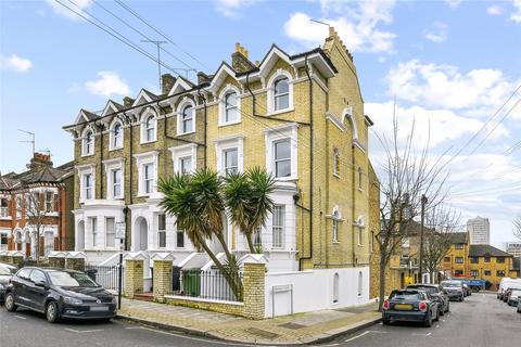 3 bedroom flat to rent, Aspley Road, London