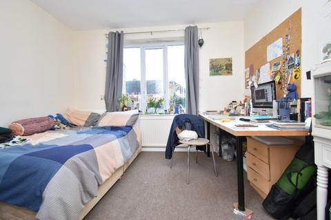 4 bedroom semi-detached house to rent, Robson Road, Earlham, Norwich, NR5