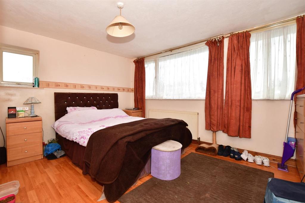 Yew Tree Gardens, Birchington, Kent 2 bed end of terrace house £288,000