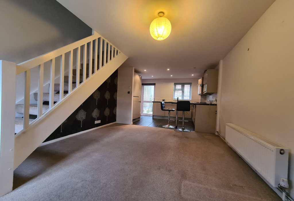 Parthia Close, Tadworth, Surrey 2 bed terraced house £1,600 pcm (£369 pw)