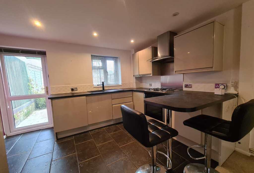 Parthia Close, Tadworth, Surrey 2 bed terraced house £1,600 pcm (£369 pw)