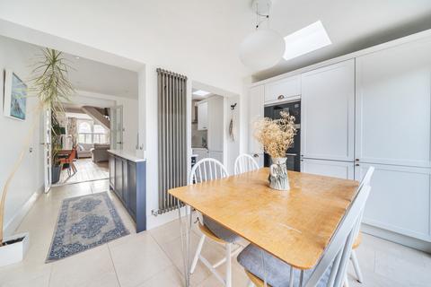 2 bedroom terraced house for sale, Railway Road, Teddington, TW11