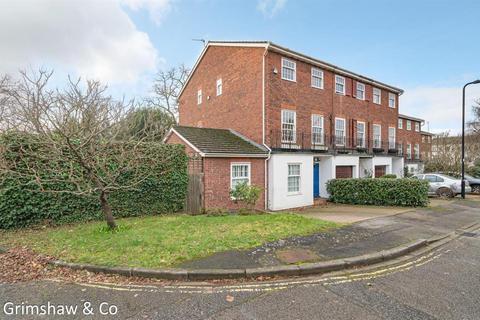9 Dell Way, London, W13 8JH