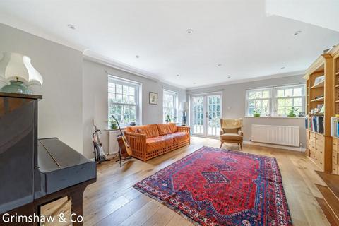 9 Dell Way, London, W13 8JH