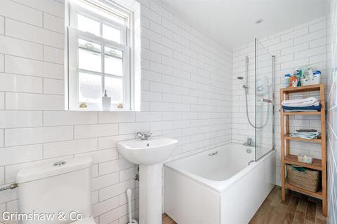 9 Dell Way, London, W13 8JH