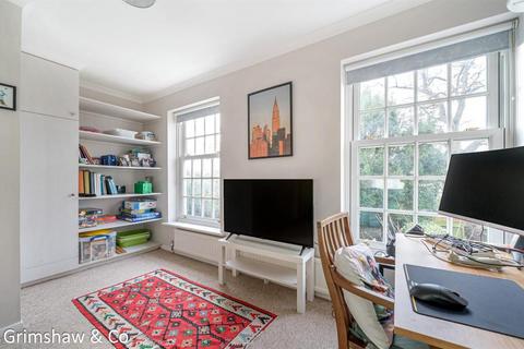 9 Dell Way, London, W13 8JH