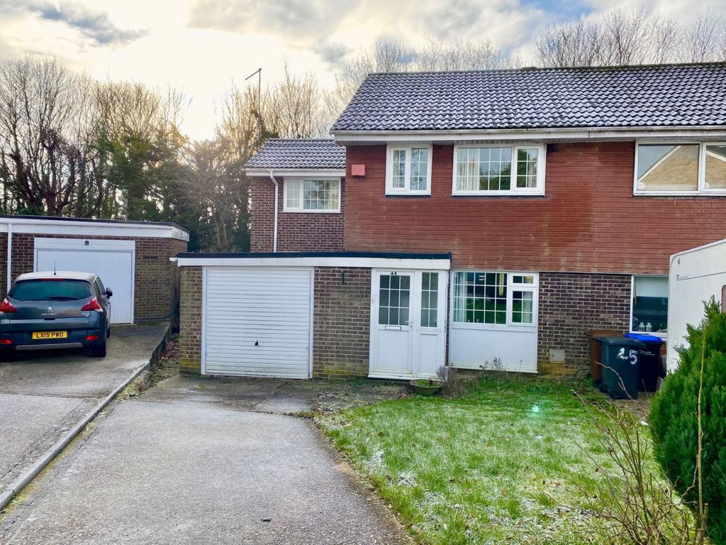 Lowick Court, Moulton, Northampton... 3 bed semidetached house £280,000