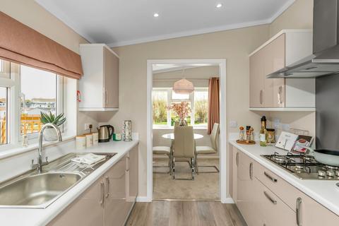 2 bedroom park home for sale - Milford-On-Sea, Hampshire, SO41