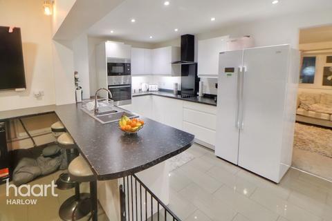 90 Perry Spring, Harlow, CM17 9DH