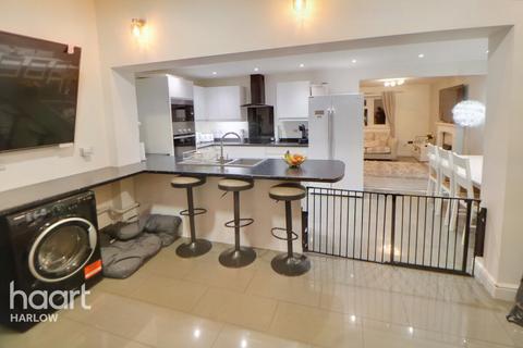90 Perry Spring, Harlow, CM17 9DH