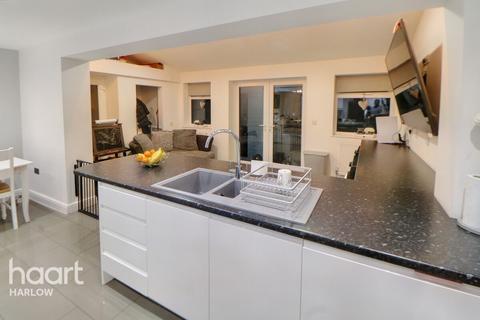90 Perry Spring, Harlow, CM17 9DH