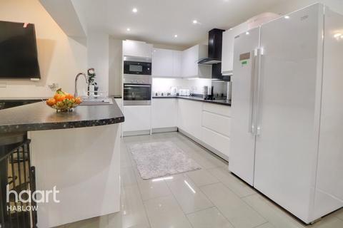 90 Perry Spring, Harlow, CM17 9DH