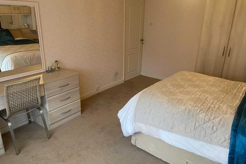 15 Dorchester Drive, Royton, Oldham, OL2 5AU
