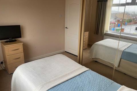15 Dorchester Drive, Royton, Oldham, OL2 5AU