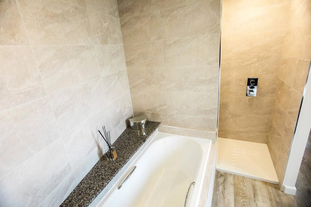 Annexe Bathroom (2)