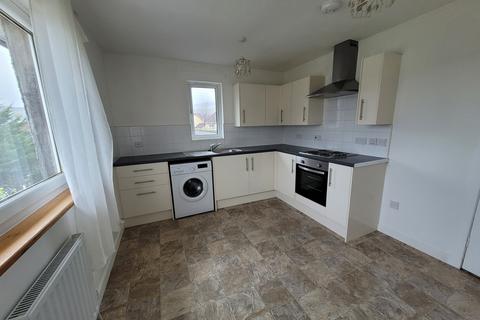 2 bedroom flat to rent, Leven Street, Alexandria G83
