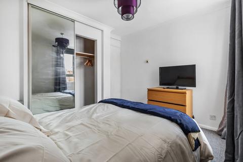 53 Reachview Close, London, NW1 0TY