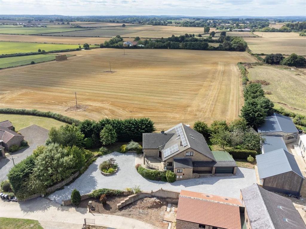 Hazel Head Farm, Arkendale... 5 bed detached house £1,850 pcm (£427 pw)