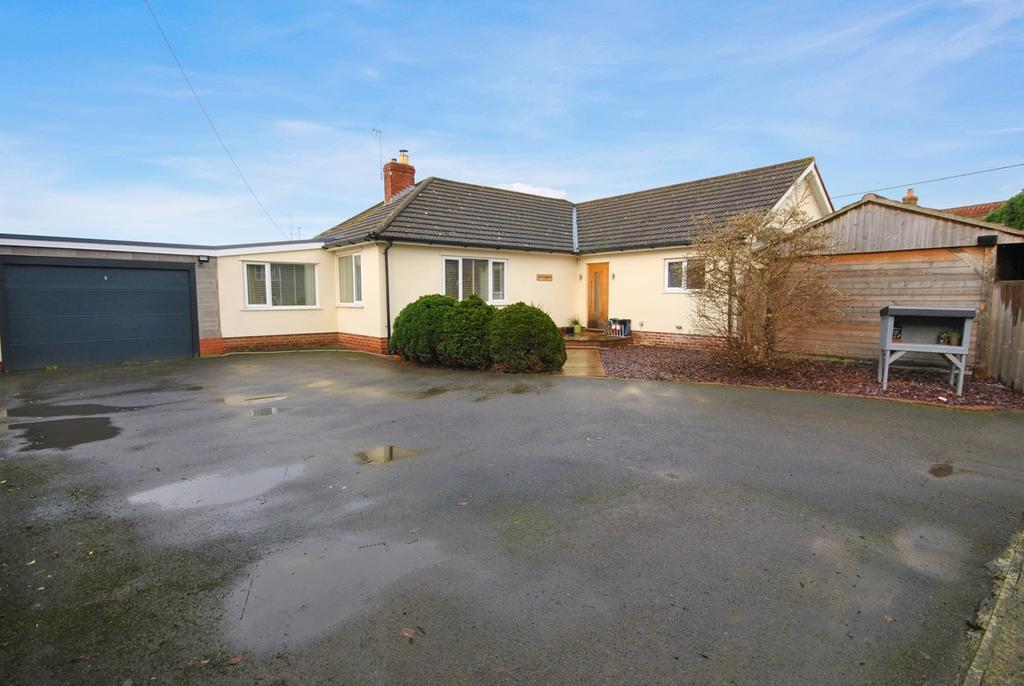 Lower North Street, Cheddar, BS27 3 bed detached bungalow £495,000