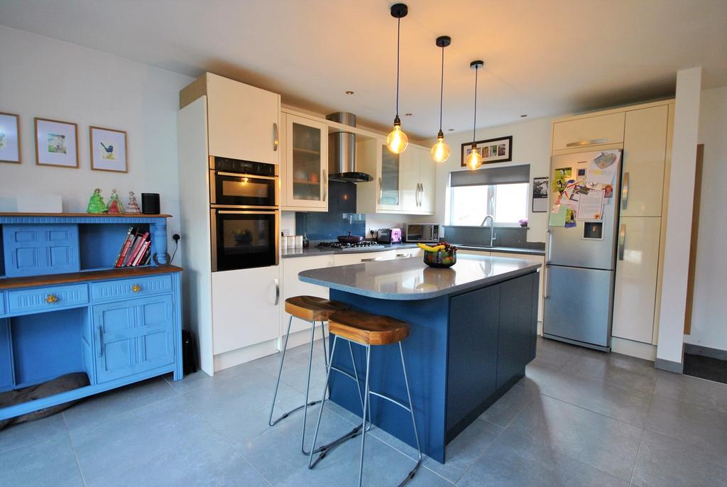 Lower North Street, Cheddar, BS27 3 bed detached bungalow £495,000