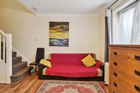 1 bedroom terraced house to rent, Holden Close, Dagenham RM8