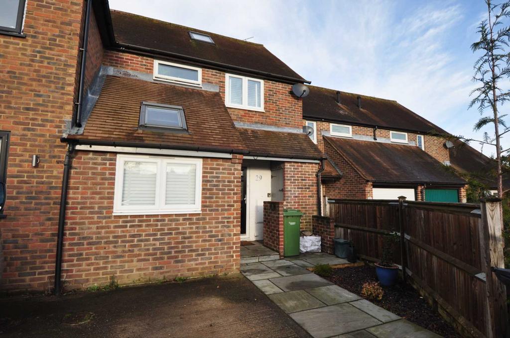 The Close, Henley On Thames 4 bed terraced house £1,900 pcm (£438 pw)