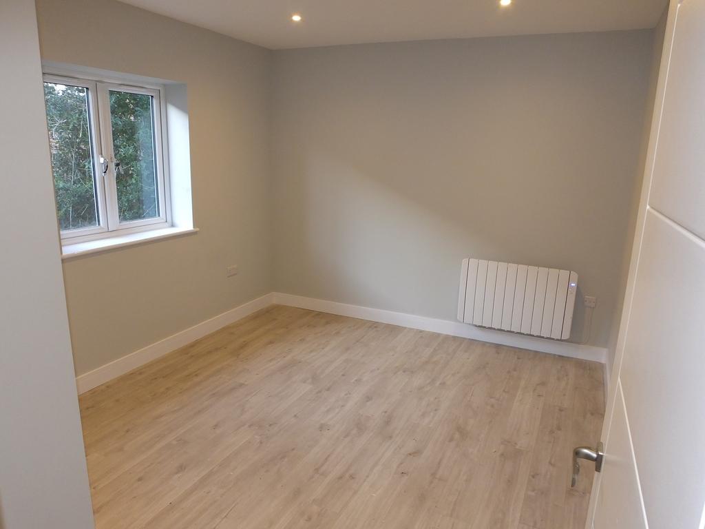 Olives Yard, Uckfield TN22 2 bed detached bungalow £1,450 pcm (£335 pw)