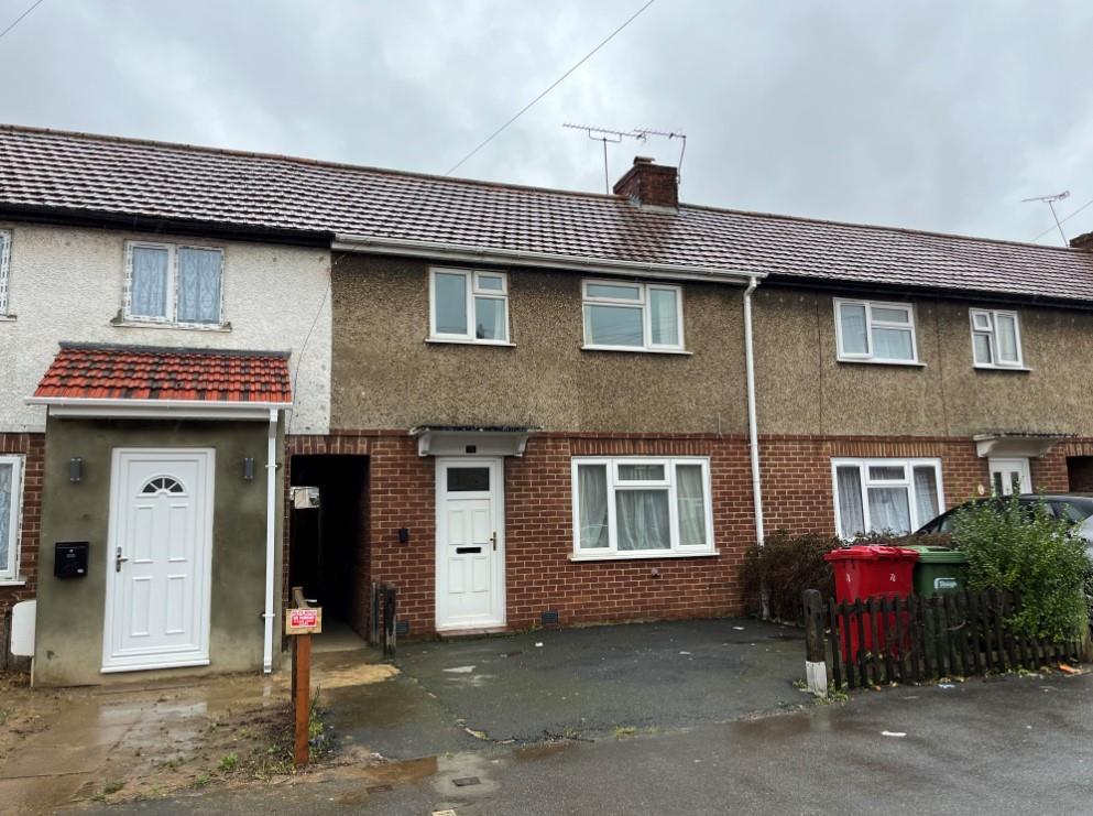 Slough, Berkshire, SL2 3 bed terraced house for sale £400,000