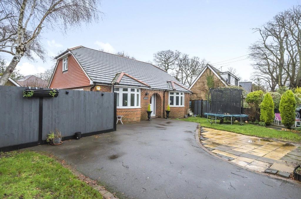 Cuckoo Bushes Lane, Chandler's Ford, Hampshire, SO53 4 bed bungalow £