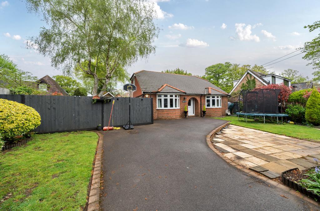 Cuckoo Bushes Lane, Chandler's Ford... 4 bed bungalow £550,000