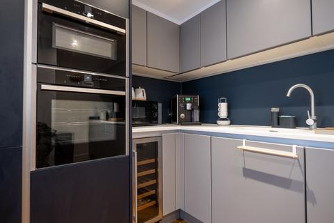 2 bedroom apartment to rent, South Tower