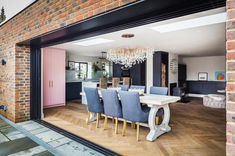4 bedroom detached house for sale - The Street, Shalford, Guildford, Surrey, GU4.