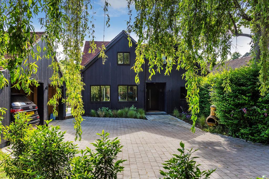 The Street, Shalford, Guildford, Surrey, GU4. 4 bed detached house for