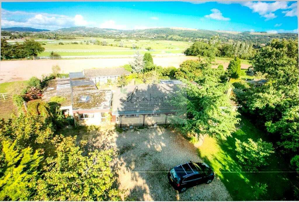 New Barn Lane, Cheltenham, Gloucestershire 7 bed detached house for