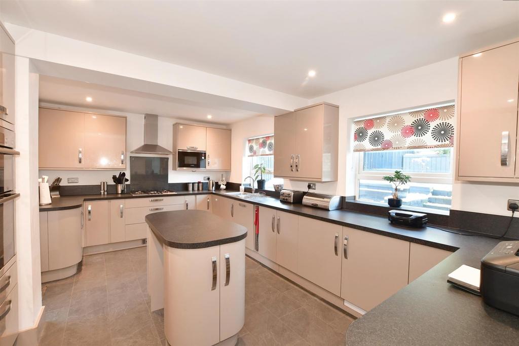Pembury Close, Haywards Heath, West... 4 bed semidetached house £500,000