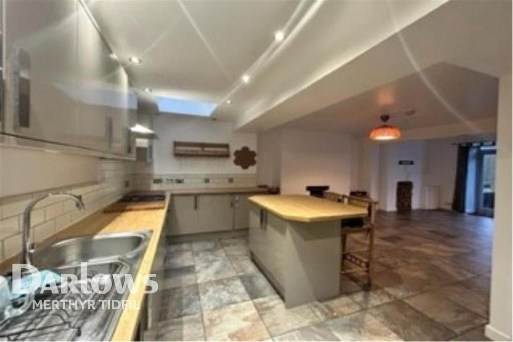 Hafod Lane, Pontypridd 3 bed end of terrace house £800 pcm (£185 pw)