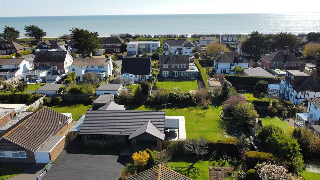 Tasman Close, Rustington, Littlehampton, West Sussex 3 bed bungalow for
