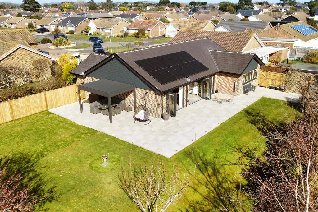 Tasman Close, Rustington, Littlehampton, West Sussex 3 bed bungalow for