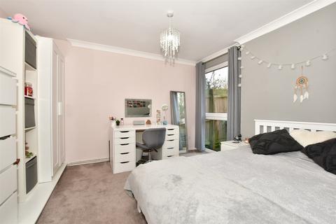 35 Punch Croft, New Ash Green, Longfield, DA3 8HP