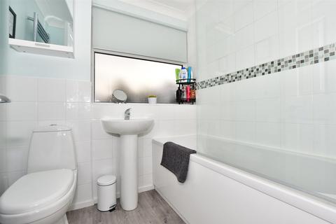 35 Punch Croft, New Ash Green, Longfield, DA3 8HP