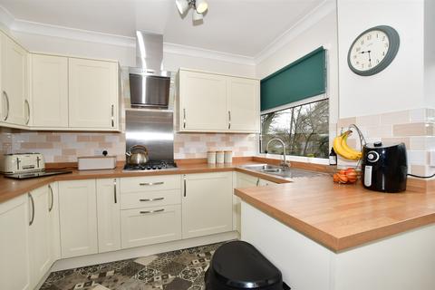 35 Punch Croft, New Ash Green, Longfield, DA3 8HP