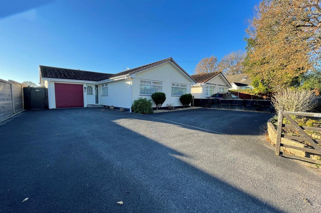 Verwood 3 bed detached bungalow for sale £500,000